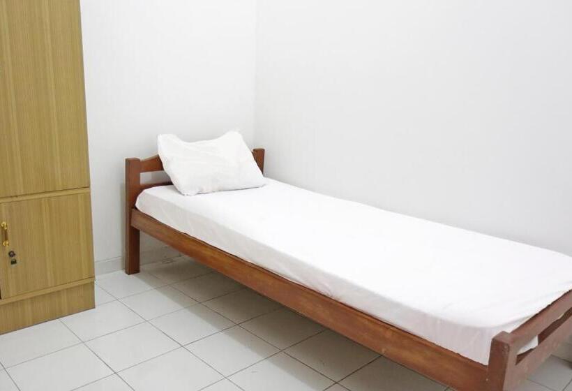 ホテル Oyo Life 92925 Kost Bu Mala 2 Syariah