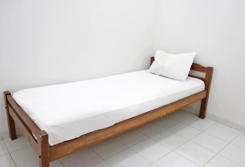 ホテル Oyo Life 92925 Kost Bu Mala 2 Syariah