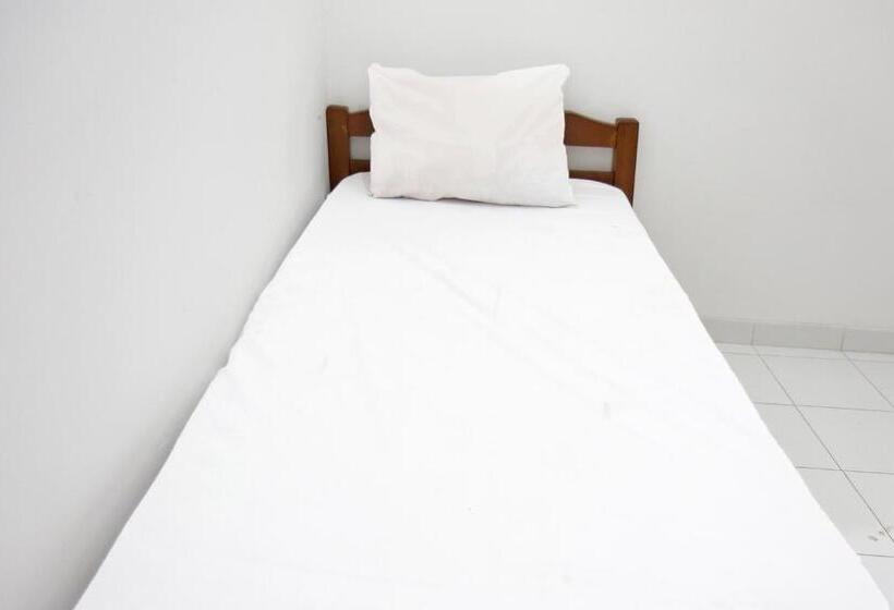 ホテル Oyo Life 92925 Kost Bu Mala 2 Syariah