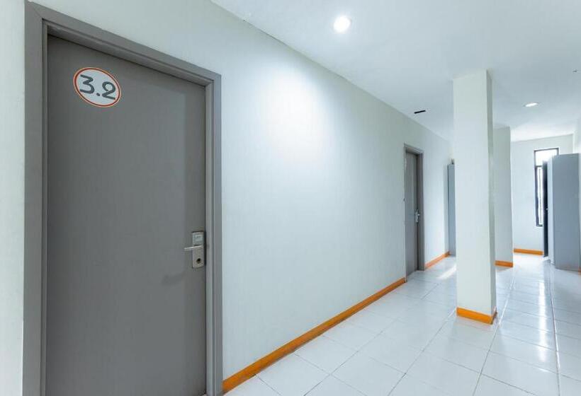 هتل Reddoorz Near Mangga Dua Mall