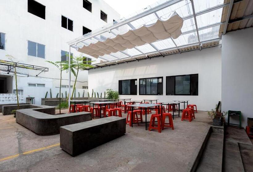 هتل Reddoorz Near Mangga Dua Mall