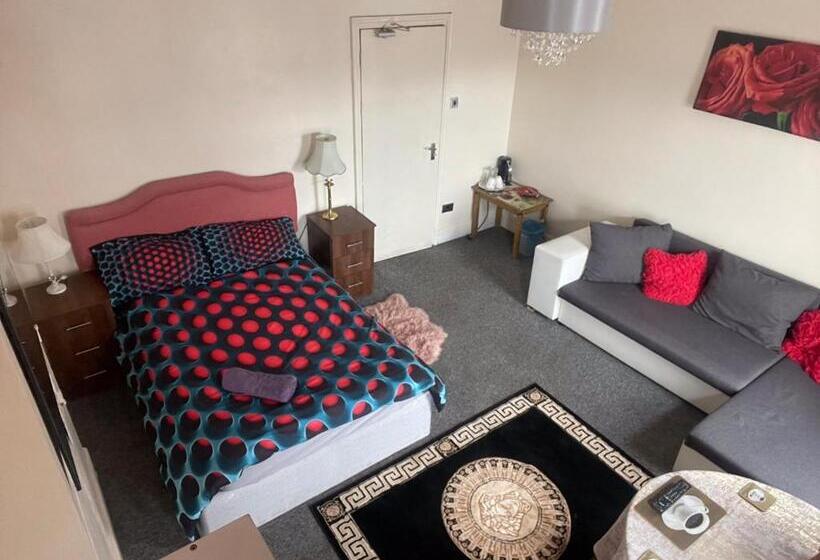 پانسیون Quite Broad Rest 2