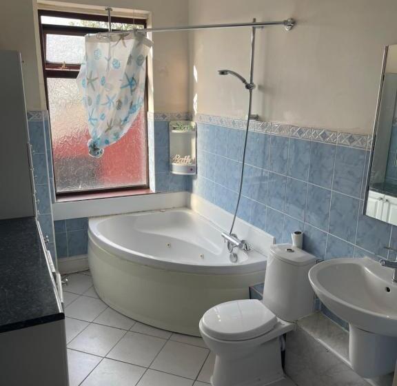 پانسیون Quite Broad Rest 2