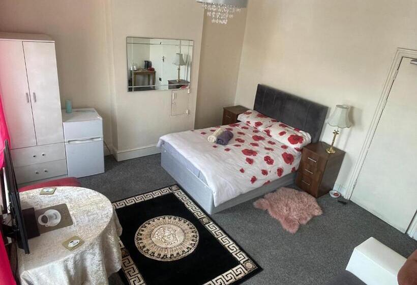 پانسیون Quite Broad Rest 2