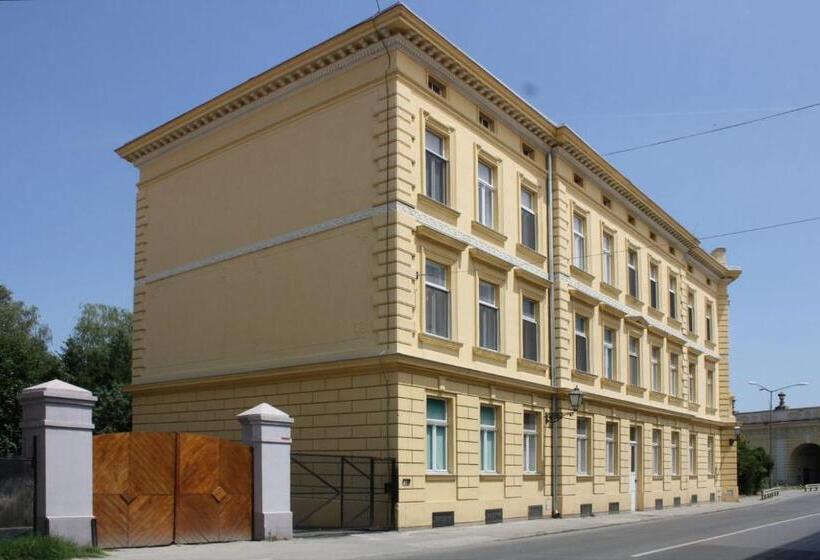 پانسیون Rooms For Exit 2024   For 2 Or 4 People For 4 Nights 11 15 July