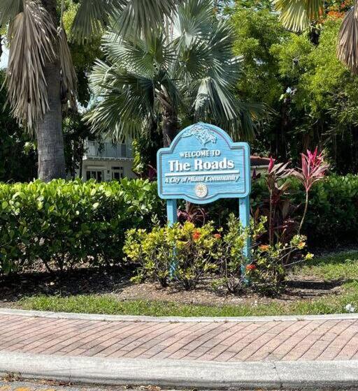 پانسیون The Cozy Villa Private Parking