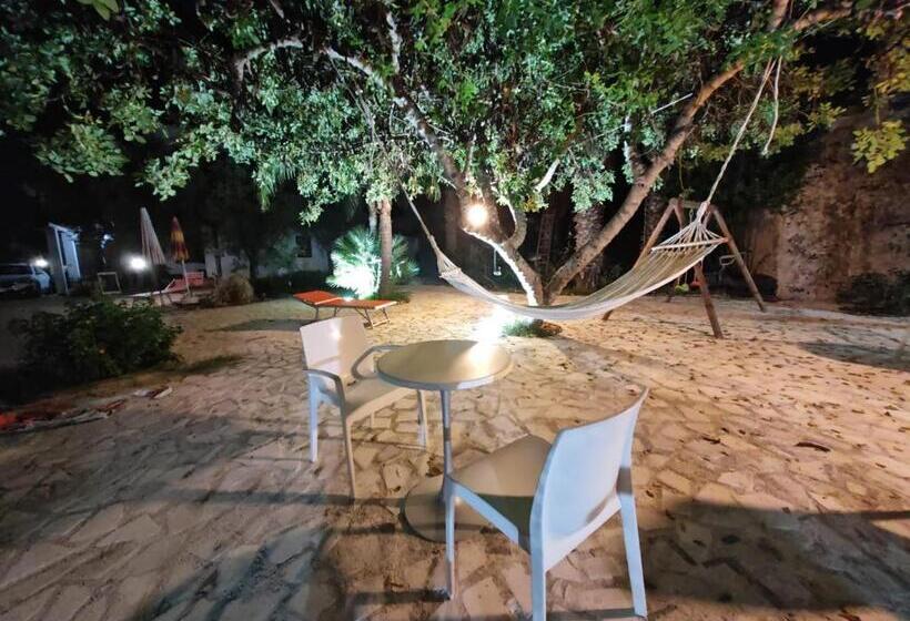 تختخواب و صبحانه Residence Il Carrubo