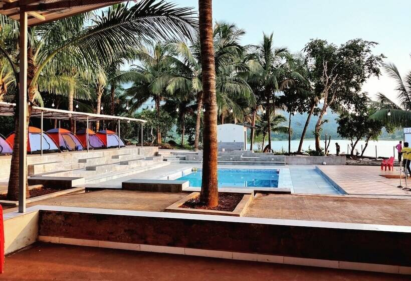 פונדק Tents N' Trails