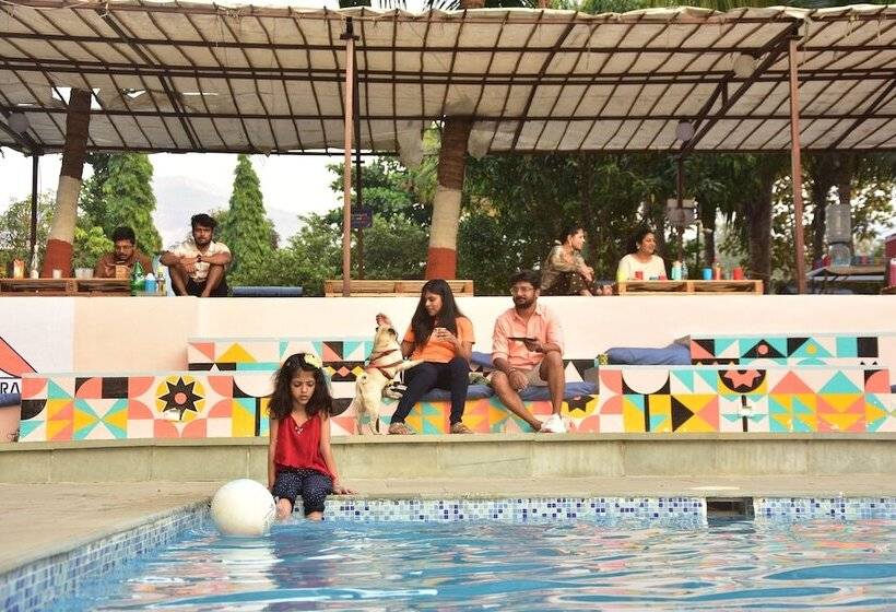 פונדק Tents N' Trails