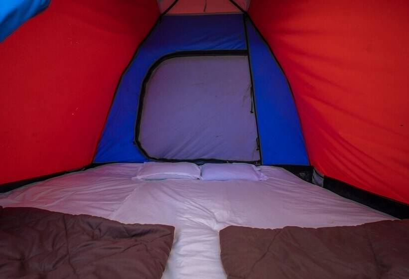 פונדק Tents N' Trails