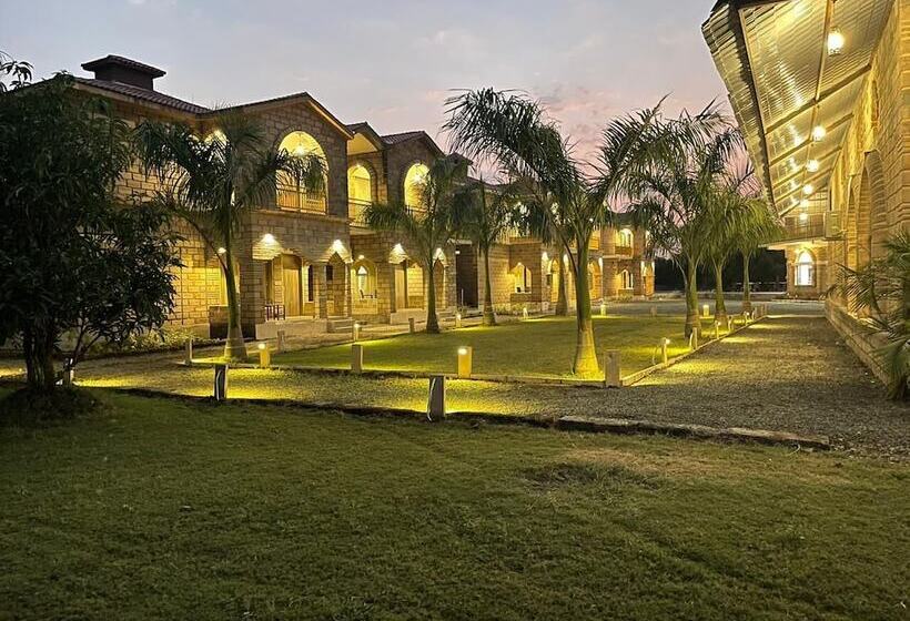 Отель Gir Night Resort By Royal Collection