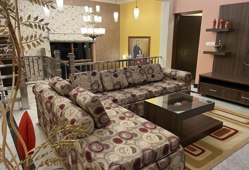 فندق Sangita Resorts Naukuchiatal