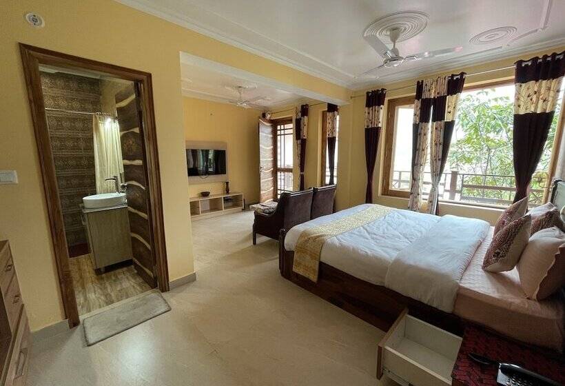 فندق Sangita Resorts Naukuchiatal