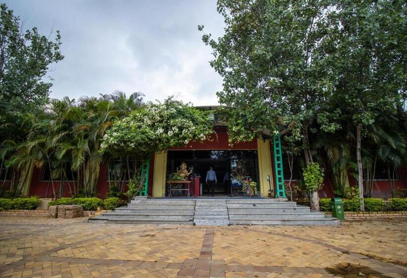 فندق Vrindavan Gopala Resort