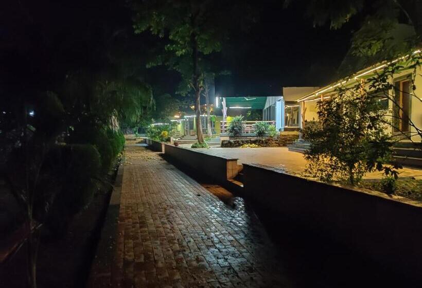 فندق Vrindavan Gopala Resort