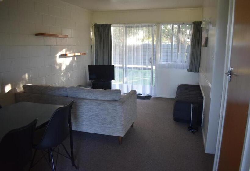 Pukenui Lodge Motel