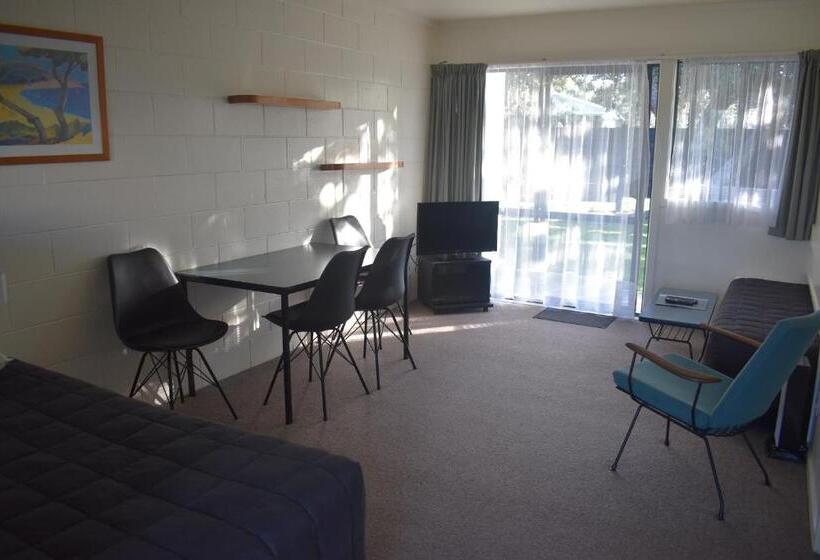 Pukenui Lodge Motel