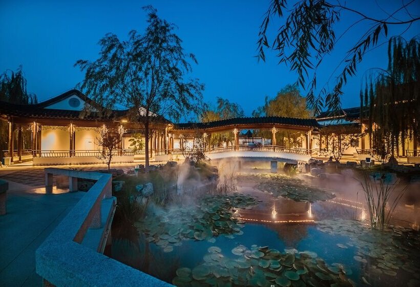 استراحتگاه Yihe Lake Shore Hotspring