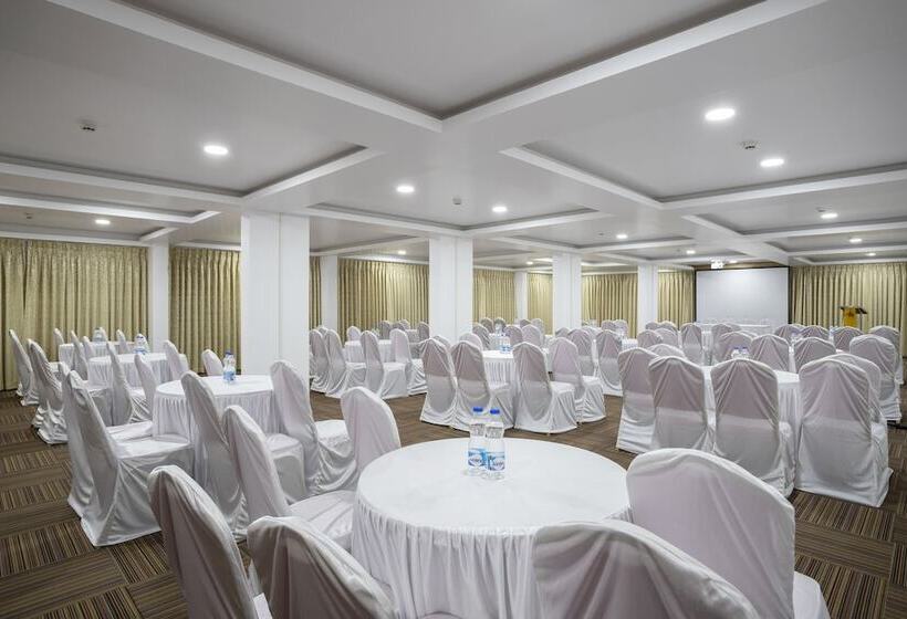 هتل Sairaj Beach Resort   Calangute Goa