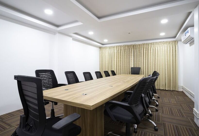 هتل Sairaj Beach Resort   Calangute Goa