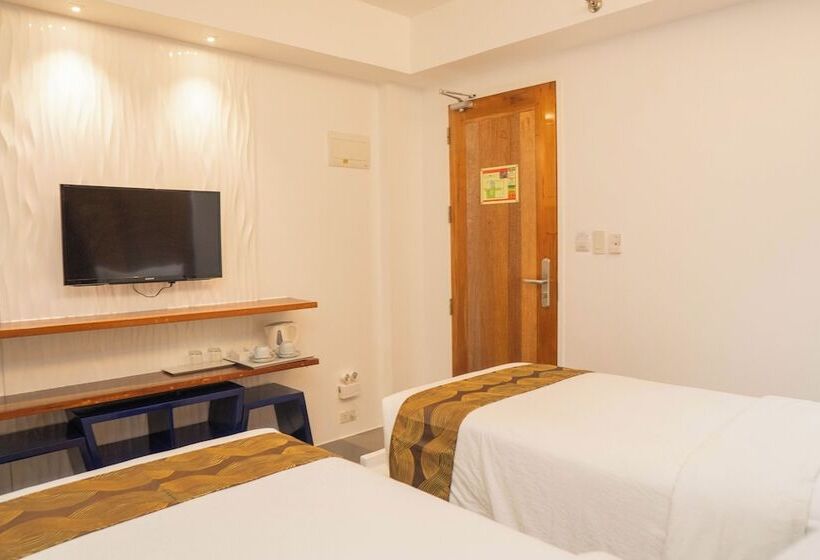 בית מלון כפרי The Paragon Boracay Suites