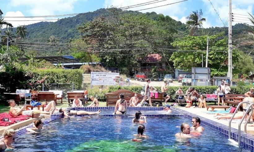 בית מלון כפרי Wet! A Pool Party Hostel By Wild & Wandering