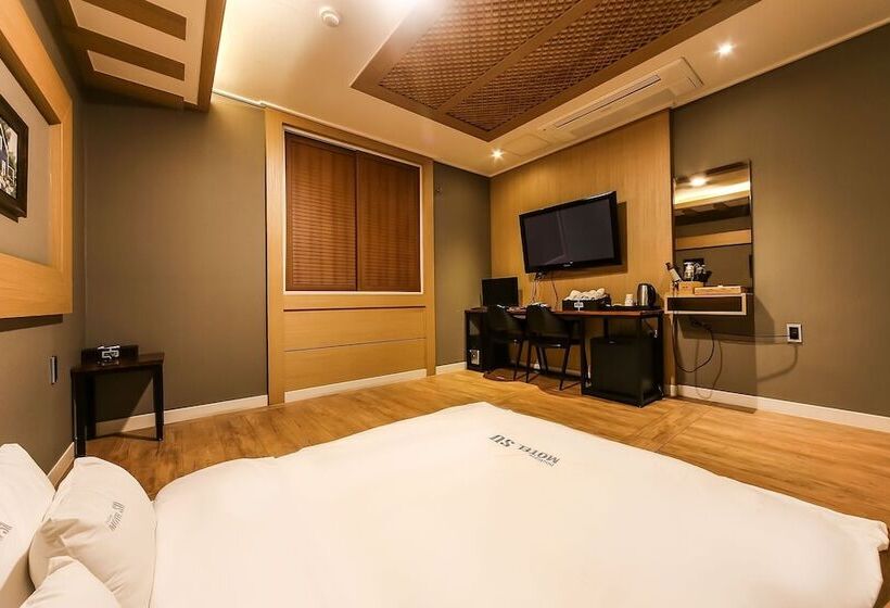 מוטל Changwon Paryongdong Soo