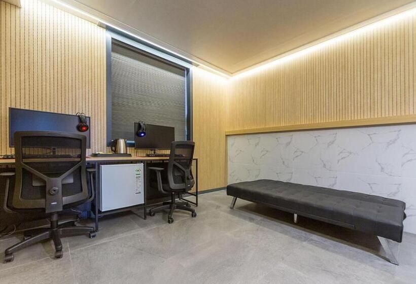 汽车旅馆  The Araboda