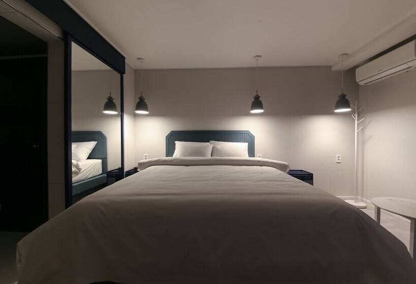 מוטל Gwangju Shinandong Ekklim