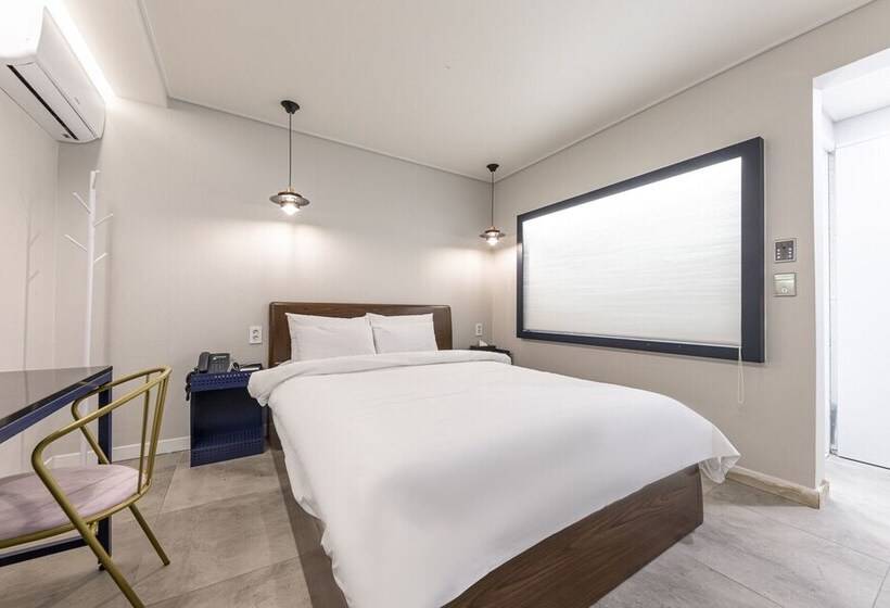 מוטל Gwangju Shinandong Ekklim