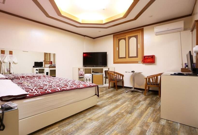 מוטל Wonju New Rivera