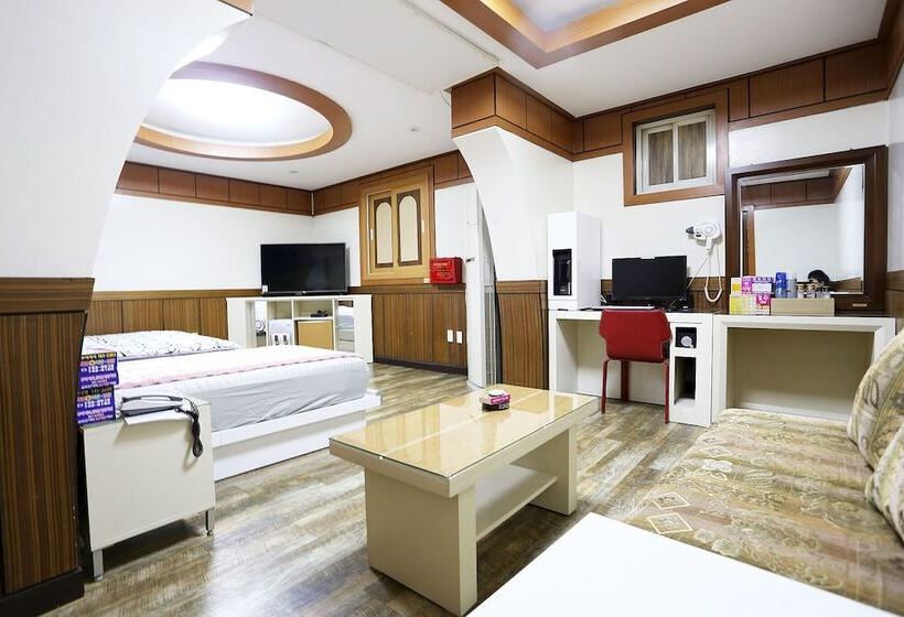 מוטל Wonju New Rivera