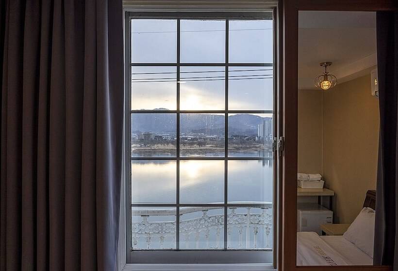 מוטל Yangpyeong River House