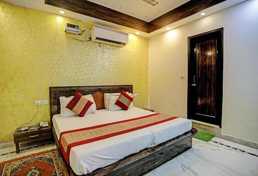 호텔 Anand Near Karol Bagh Metro Station