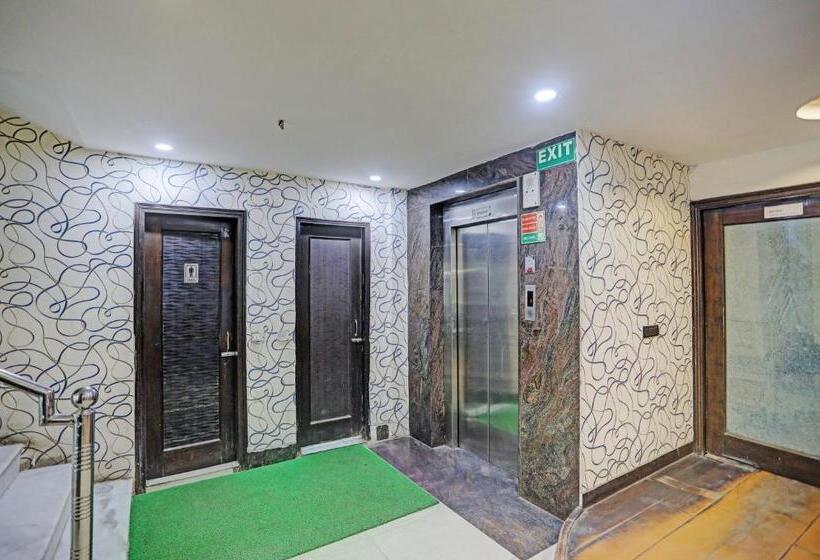 호텔 Anand Near Karol Bagh Metro Station