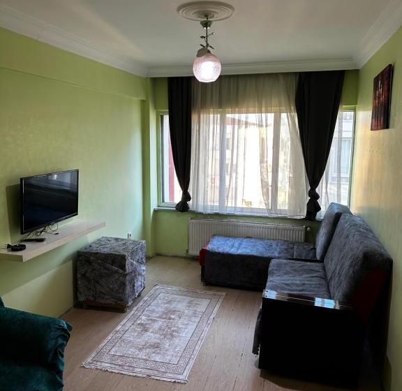 Uraz Apart