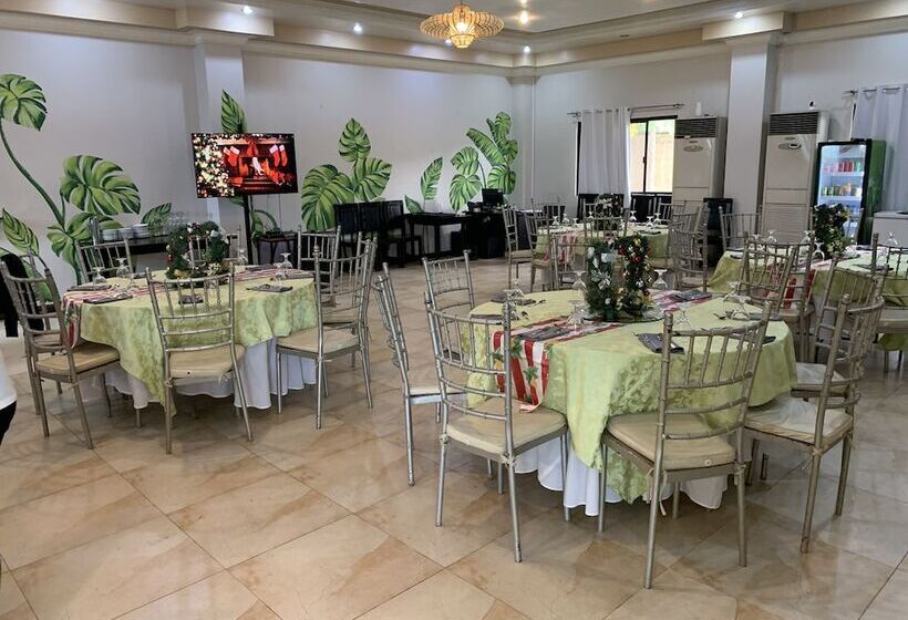 Отель 3 Peaks Resort & Boutique