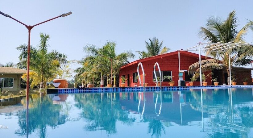 فندق Beach Village Resort