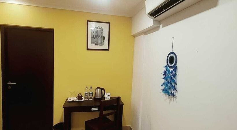 هتل Candolim Suites