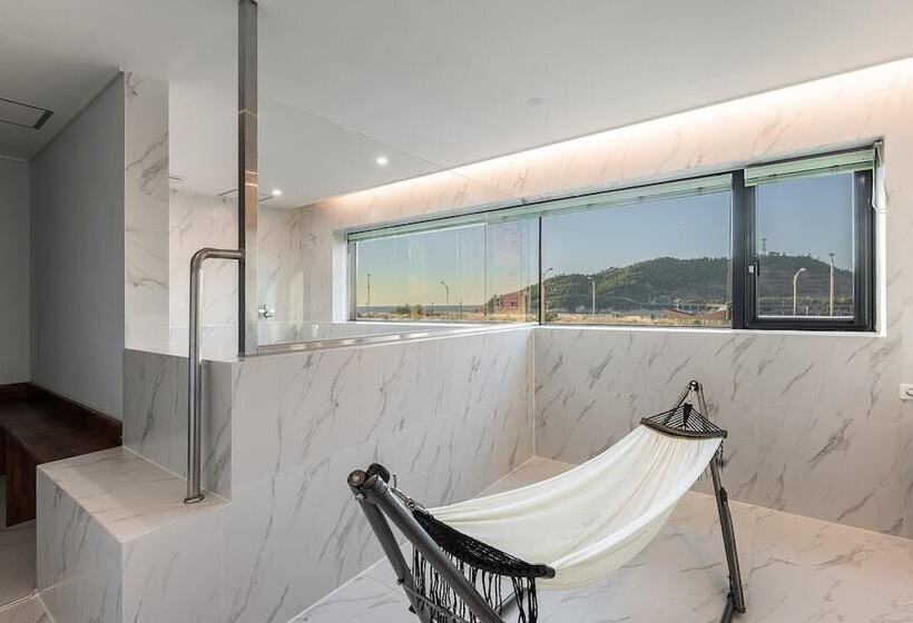 Отель Gunsan Raonhaje