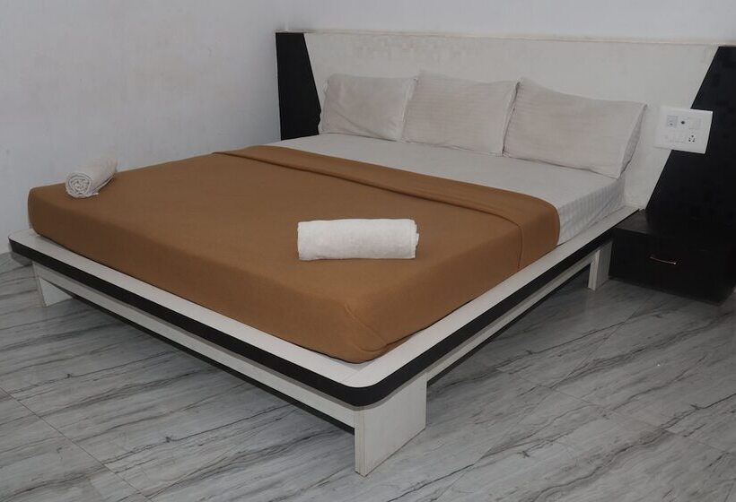 Отель Iroomz S Silver Suites