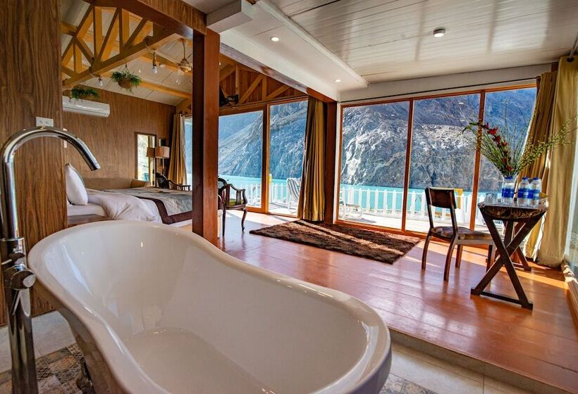 Hotel Luxus Hunza Attabad Lake Resort