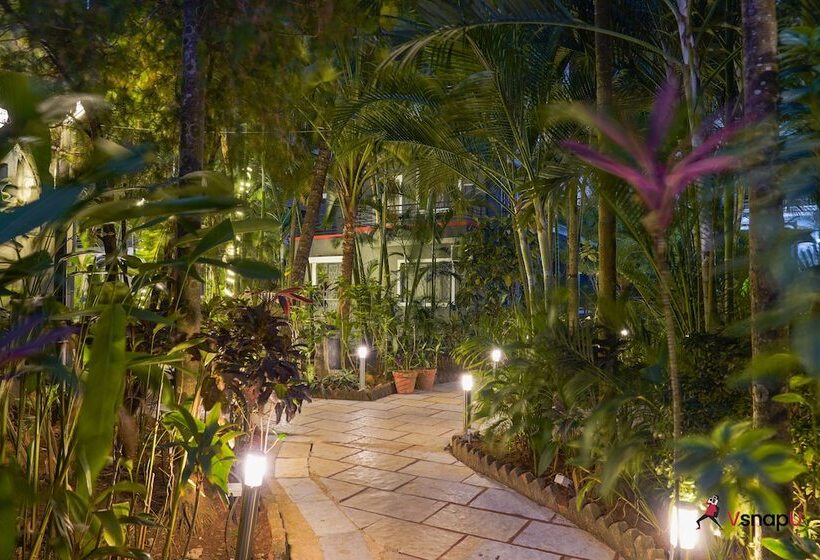 هتل Magnum Resorts  Near Candolim Beach