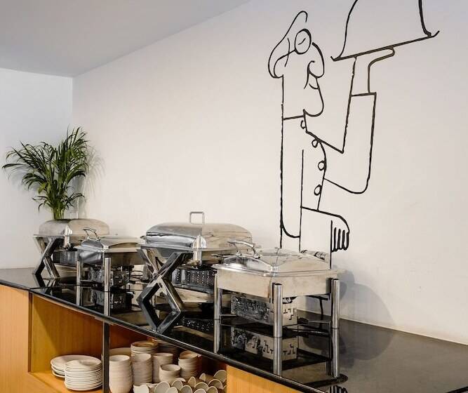 هتل Magnum Resorts  Near Candolim Beach