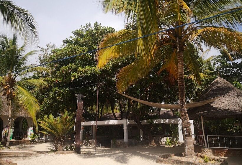 בית מלון כפרי Mambo Ocean Resort