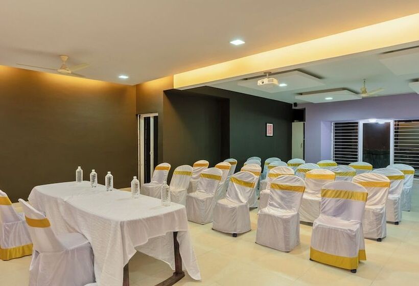 בית מלון כפרי Treebo Midvalley Residence