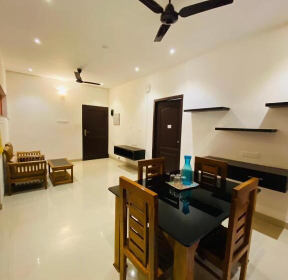 فندق Tulips Residency   Airport