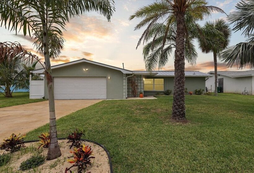 106 La Riviere Rd