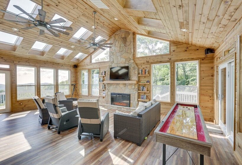 Blowing Rock Home W/ Hot Tub & Mountain View Deck!