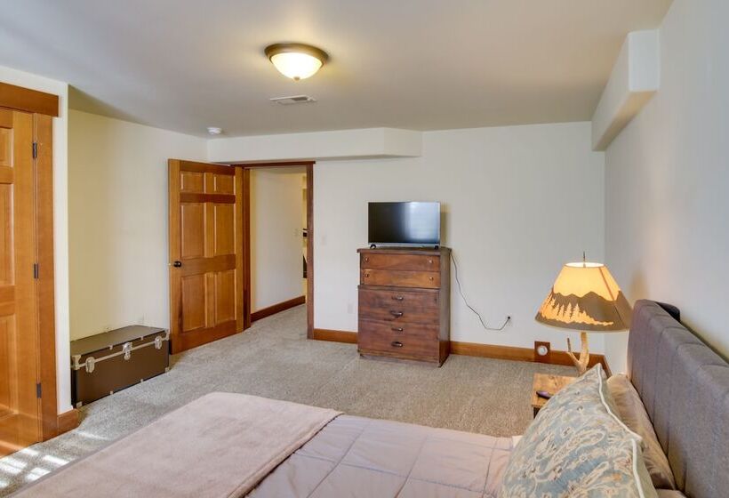 9 Mi To Downtown: Bozeman Vacation Home W/ Hot Tub